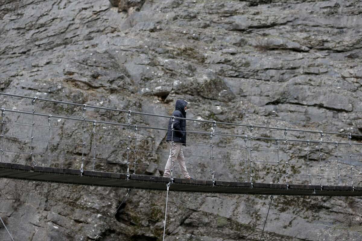 Göksu Şelalesi yeni asma köprüsüyle doğaseverlerin gözdesi oldu 11